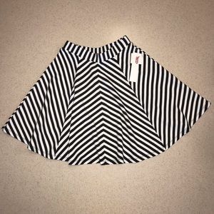 🌴3/$20 Monteau Striped Pull On Skirt Black Off W…